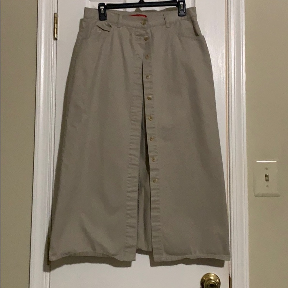 Gloria Vanderbilt Button down skirt. Size 12